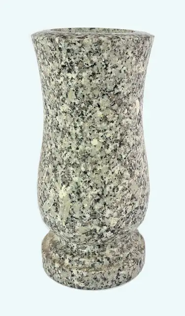 Kamienny wazon - granit strzegomski